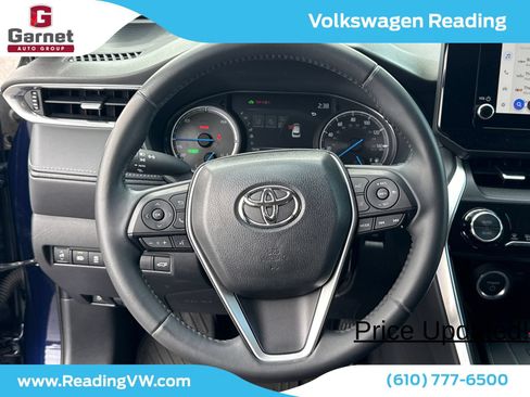 Used 2023 Toyota Venza LE AWD/4WD image 14