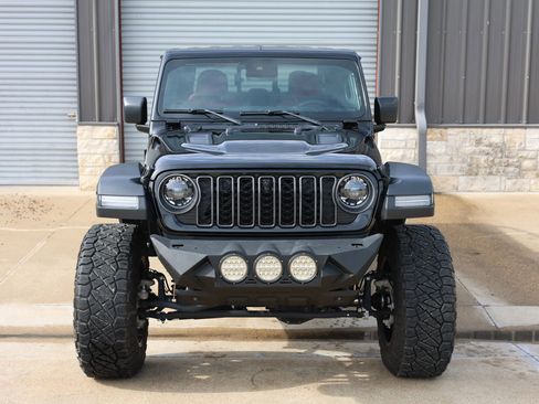 Used 2024 Jeep Gladiator Rubicon w/ Technology Group AWD/4WD image 11