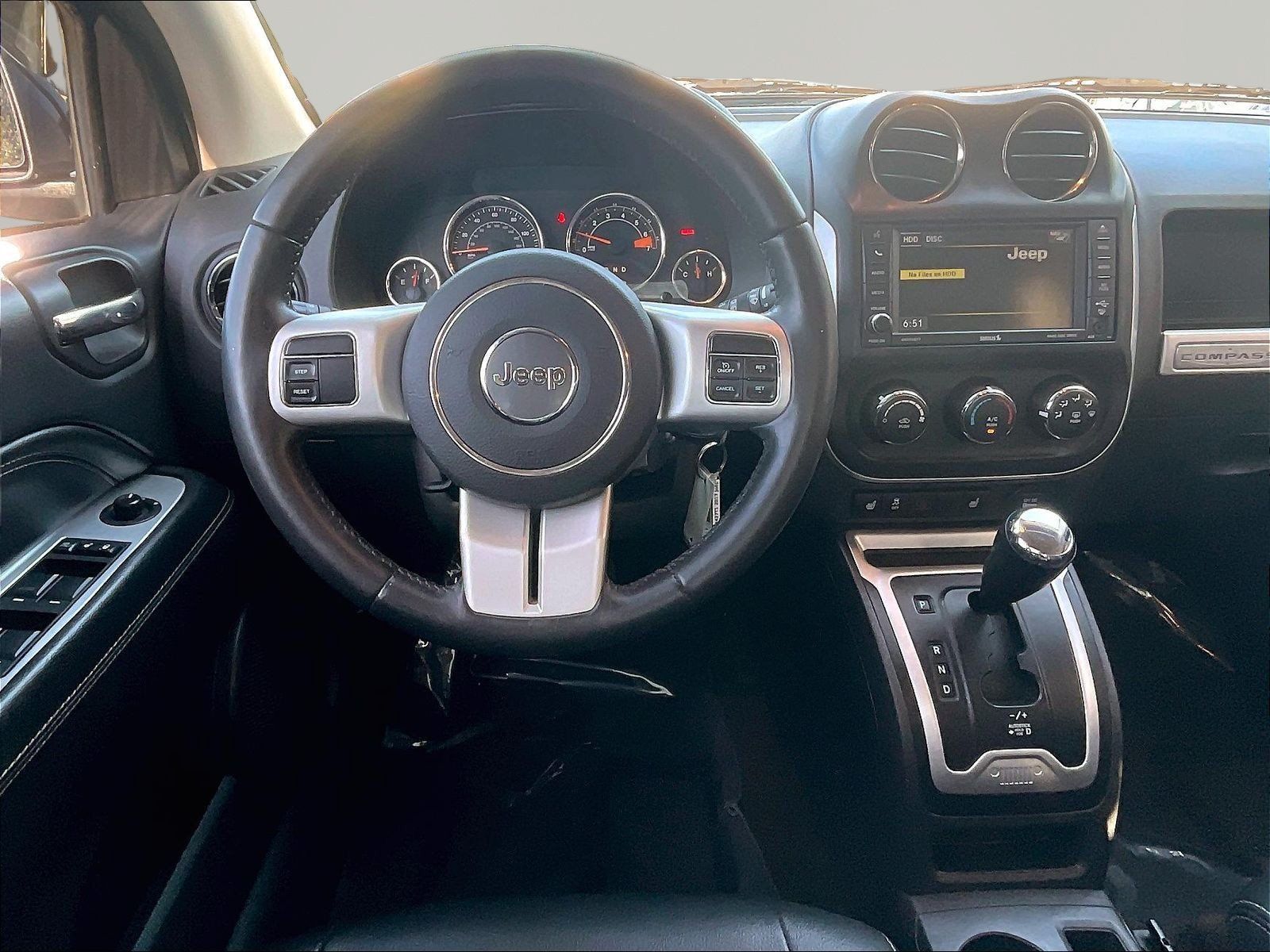 Used 2017 Jeep Compass Latitude AWD/4WD image 8