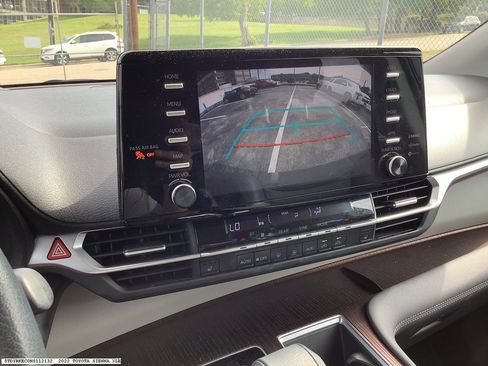 Used 2022 Toyota Sienna XLE FWD image 13