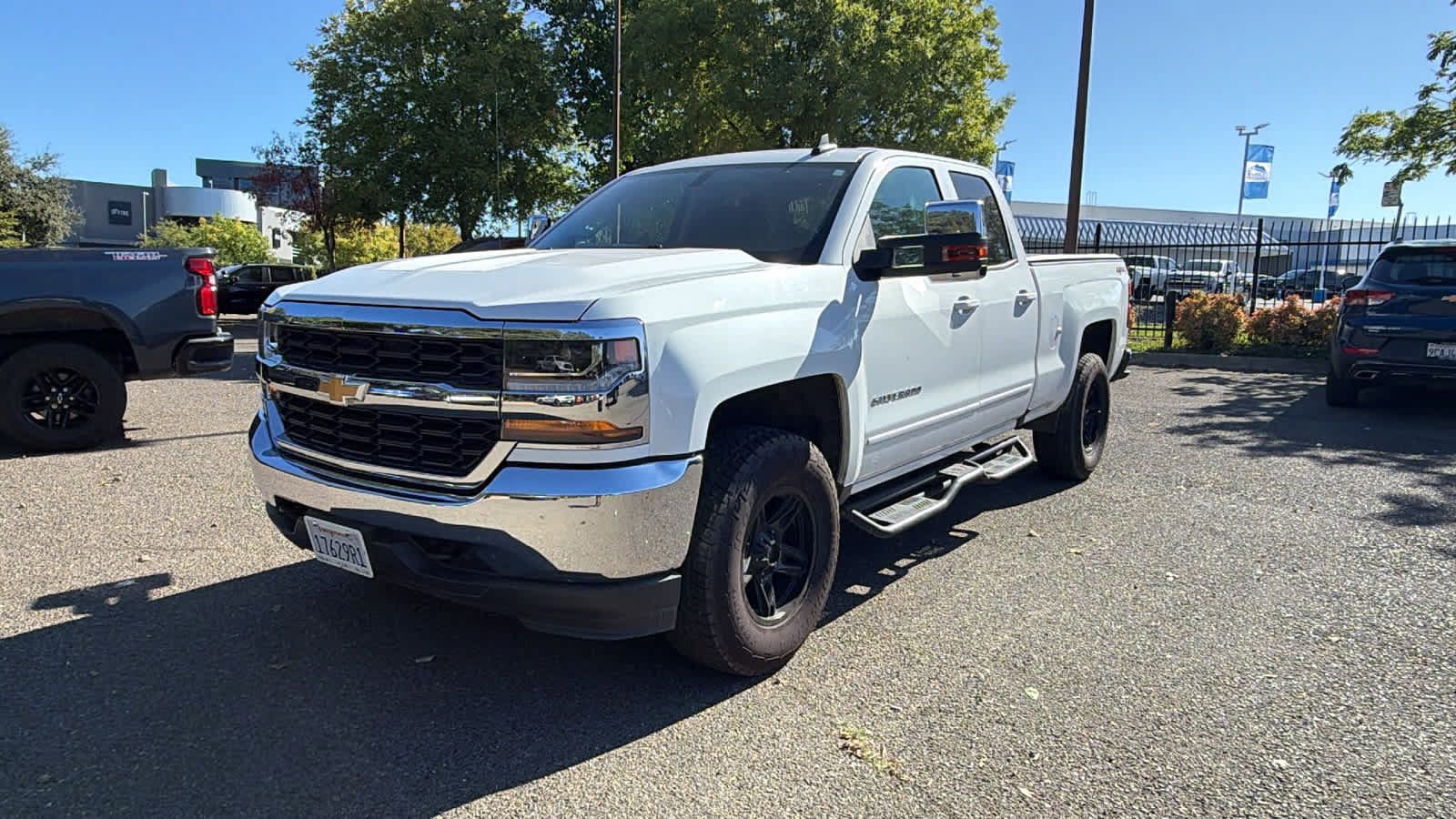 Used 2018 Chevrolet Silverado 1500 LT w/ Trailering Package AWD/4WD image 1
