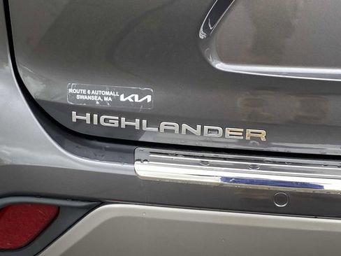 Used 2024 Toyota Highlander Platinum AWD/4WD image 5