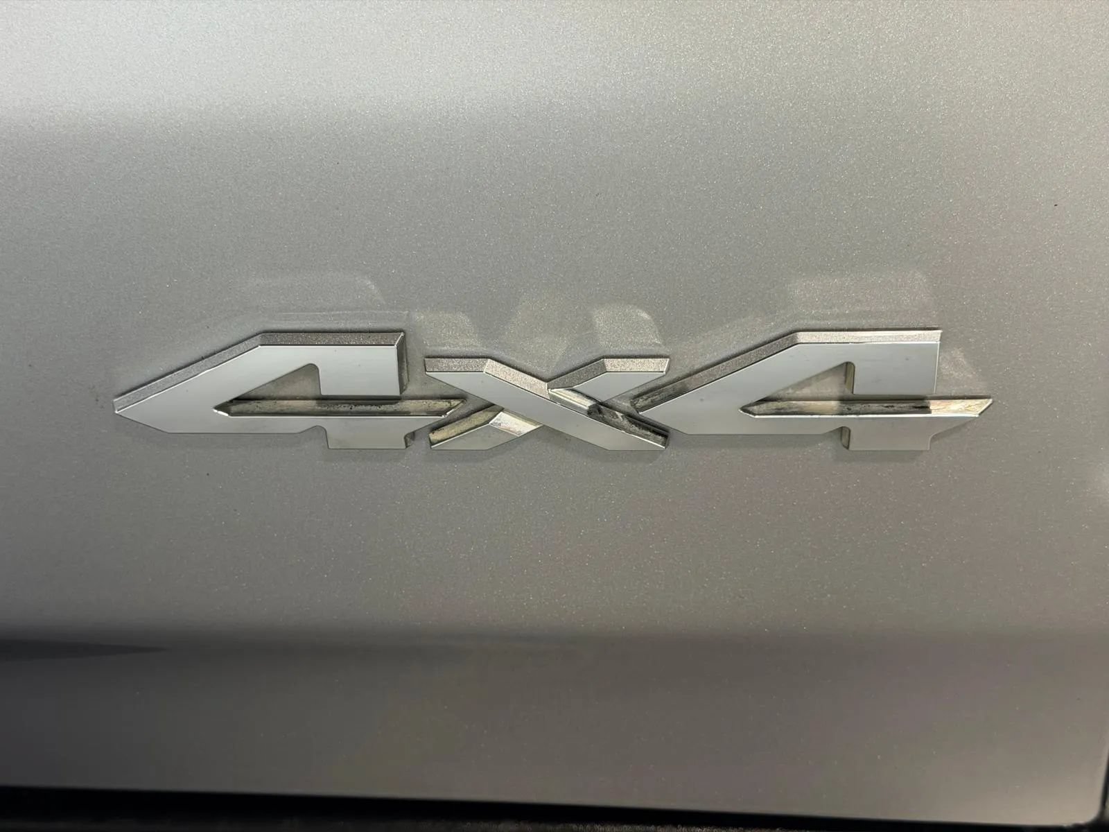 Used 2020 RAM 1500 Laramie AWD/4WD image 10