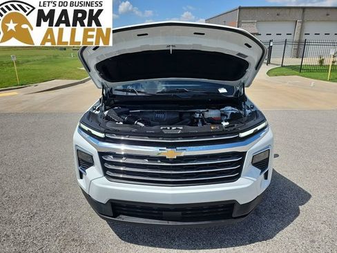 Used 2024 Chevrolet Traverse LT FWD image 30