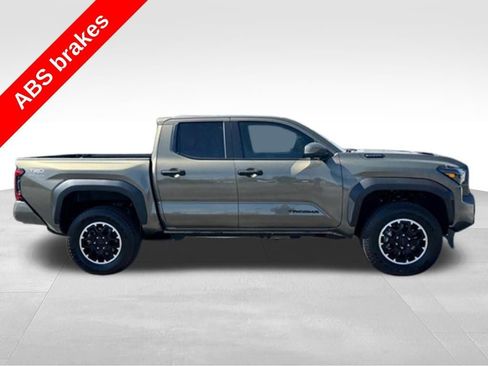Used 2025 Toyota Tacoma TRD Off-Road w/ TRD Off Road Premium Package AWD/4WD image 9