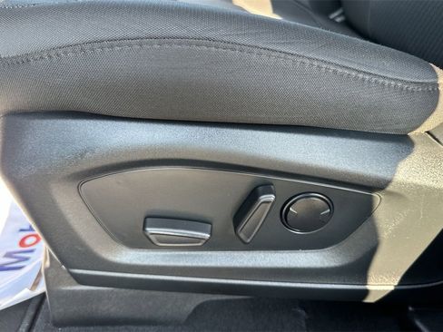 Used 2022 Ford Explorer XLT image 12