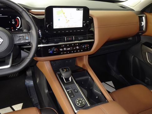 New 2025 Nissan Pathfinder Platinum image 8