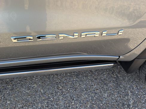 Used 2023 GMC Sierra 1500 Denali w/ Denali Reserve Package image 9