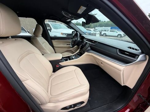 Used 2023 Jeep Grand Cherokee L Limited w/ Luxury Tech Group II AWD/4WD image 17