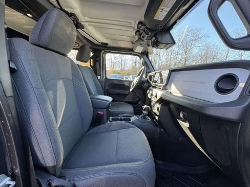 Used 2024 Jeep Gladiator Sport image 15