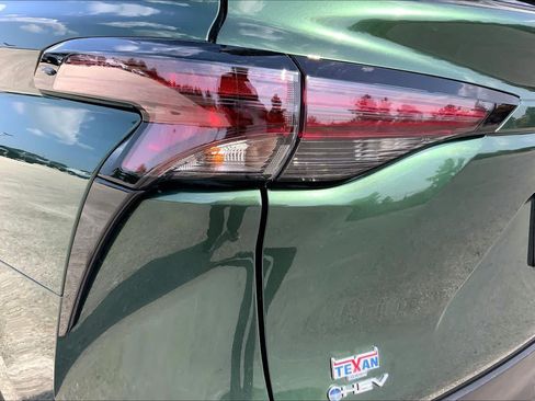 Used 2025 Toyota Sienna LE FWD image 28