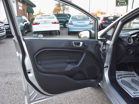 Used 2014 Ford Fiesta SE w/ Equipment Group 201A image 20