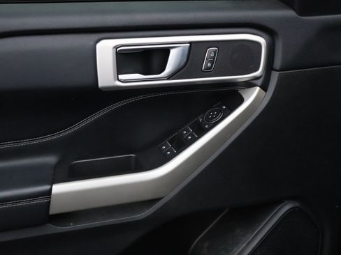 Used 2022 Ford Explorer XLT w/ Equipment Group 202A image 25