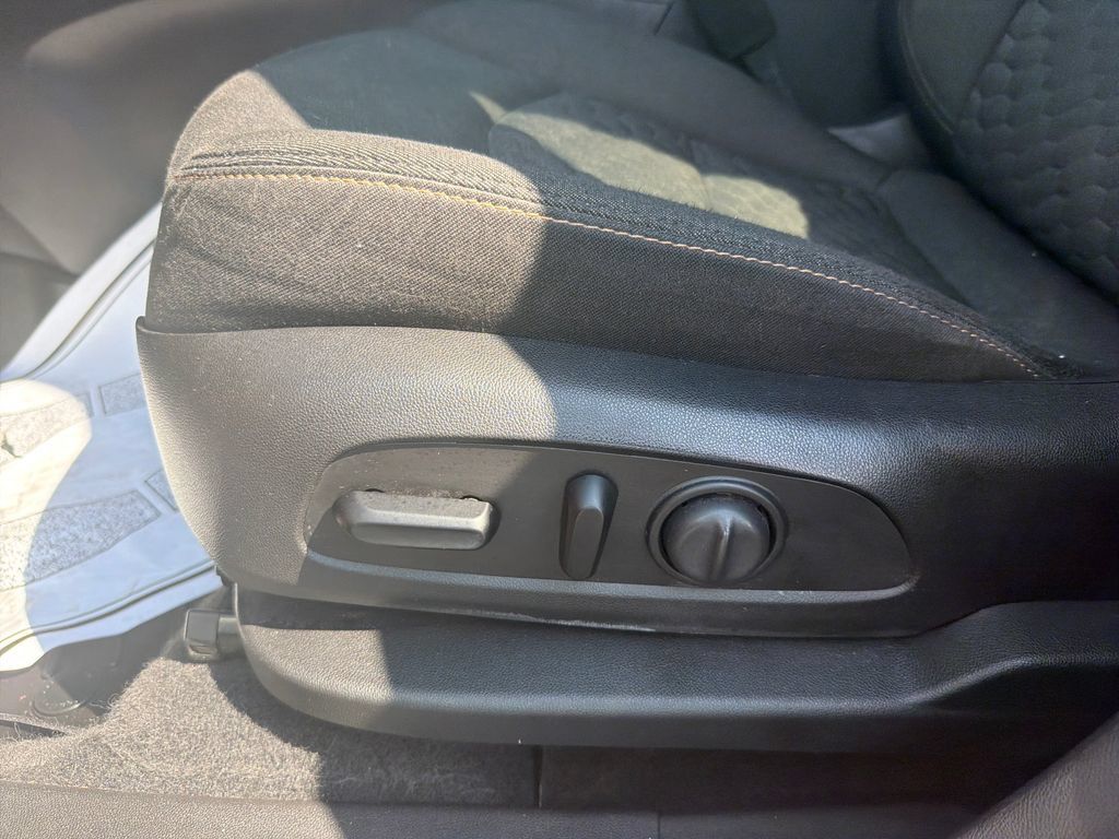 Used 2020 Chevrolet Equinox LT FWD image 4