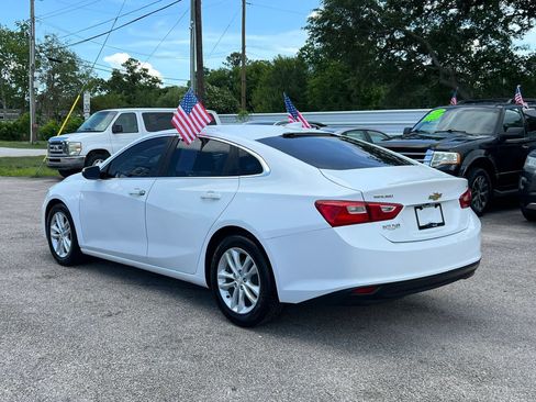 Used 2017 Chevrolet Malibu LT w/ Leather Package FWD image 8