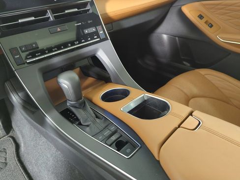 Used 2019 Toyota Avalon Limited FWD image 19