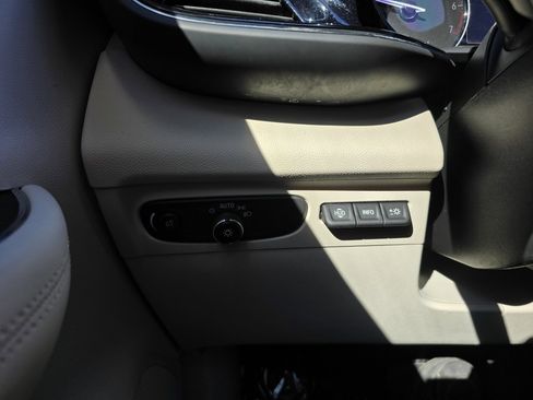 Used 2022 Buick Envision Avenir w/ Technology Package II image 19