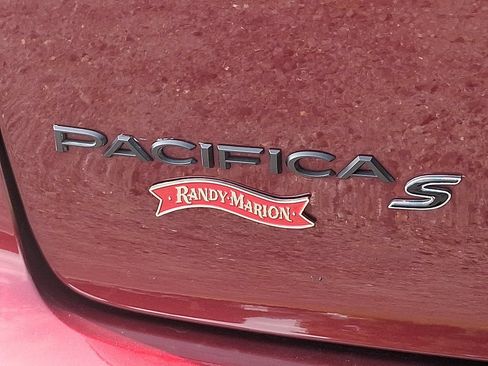 Used 2021 Chrysler Pacifica Touring-L w/ Uconnect Theater Family Group FWD image 30