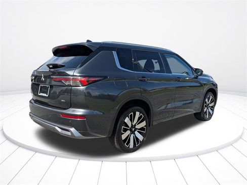 New 2025 Mitsubishi Outlander SEL image 3