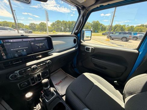 Used 2025 Jeep Wrangler Unlimited Sport AWD/4WD image 26
