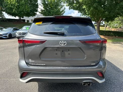 Used 2024 Toyota Highlander XSE FWD image 6
