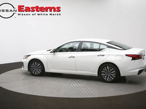 Used 2025 Nissan Altima 2.5 SV FWD image 60