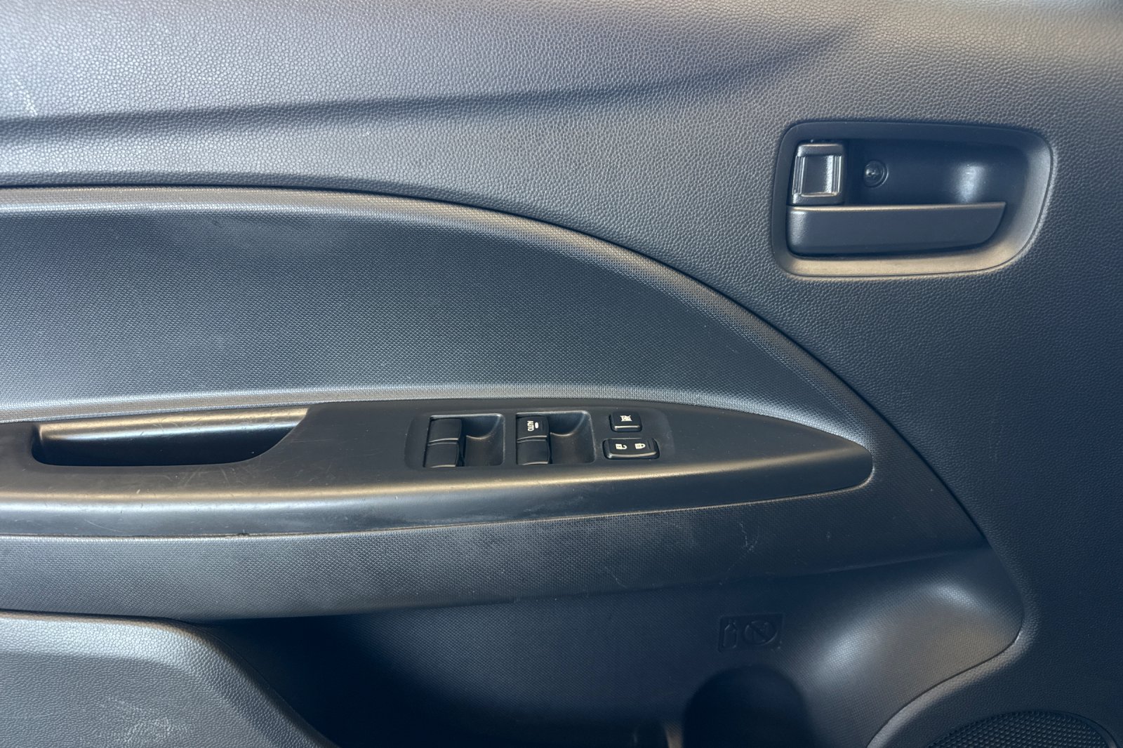 Used 2024 Mitsubishi Mirage ES FWD image 11