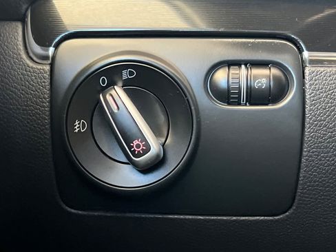 Used 2012 Volkswagen GTI 4-Door image 27