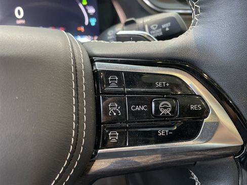 Used 2023 Jeep Grand Cherokee Overland w/ Advanced Protech Group III image 20