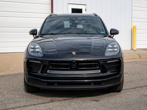 Certified 2025 Porsche Macan AWD/4WD image 10