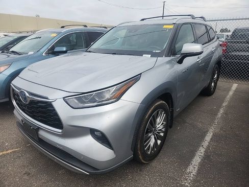 Used 2021 Toyota Highlander Platinum AWD/4WD image 4