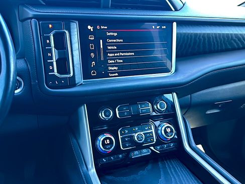 Used 2022 GMC Yukon Denali w/ Denali Premium Package image 33