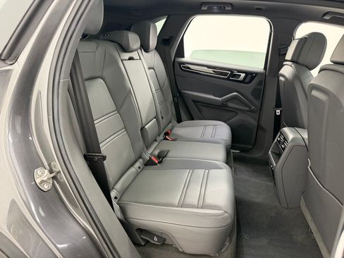 Certified 2023 Porsche Cayenne AWD/4WD image 31