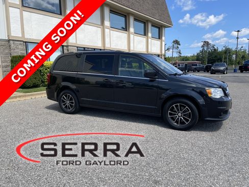 Used 2019 Dodge Grand Caravan SXT FWD image 1