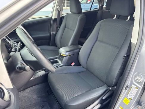 Used 2017 Toyota RAV4 LE FWD image 10