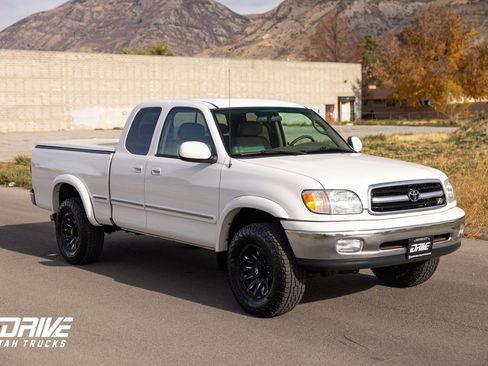 Used 2001 Toyota Tundra Limited image 2