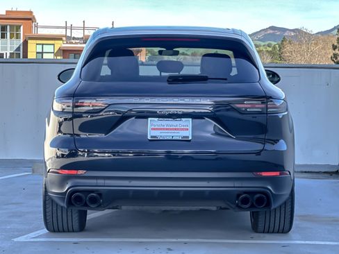 Used 2022 Porsche Cayenne Platinum Edition image 7