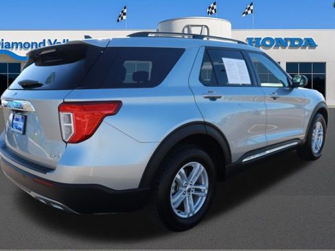 Used 2024 Ford Explorer XLT w/ Equipment Group 202A image 6