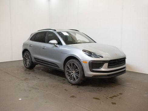 Certified 2026 Porsche Macan AWD/4WD image 8