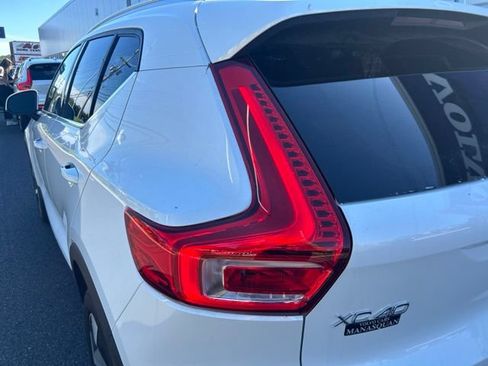 Certified 2025 Volvo XC40 B5 Plus AWD/4WD image 10