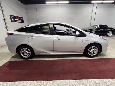 Used 2017 Toyota Prius Four image 10