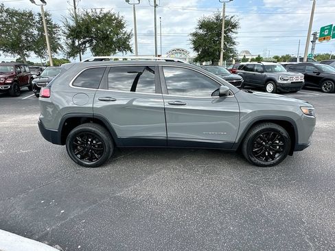 Used 2020 Jeep Cherokee Latitude Lux w/ Comfort/Convenience Group FWD image 4