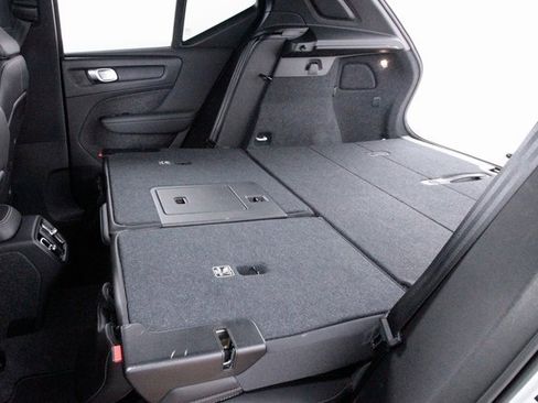 Certified 2025 Volvo XC40 B5 Plus image 41