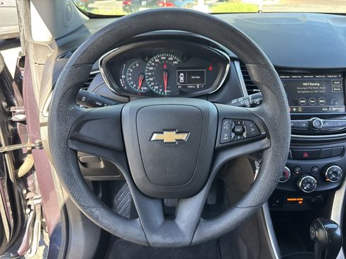 Used 2019 Chevrolet Trax LS image 25