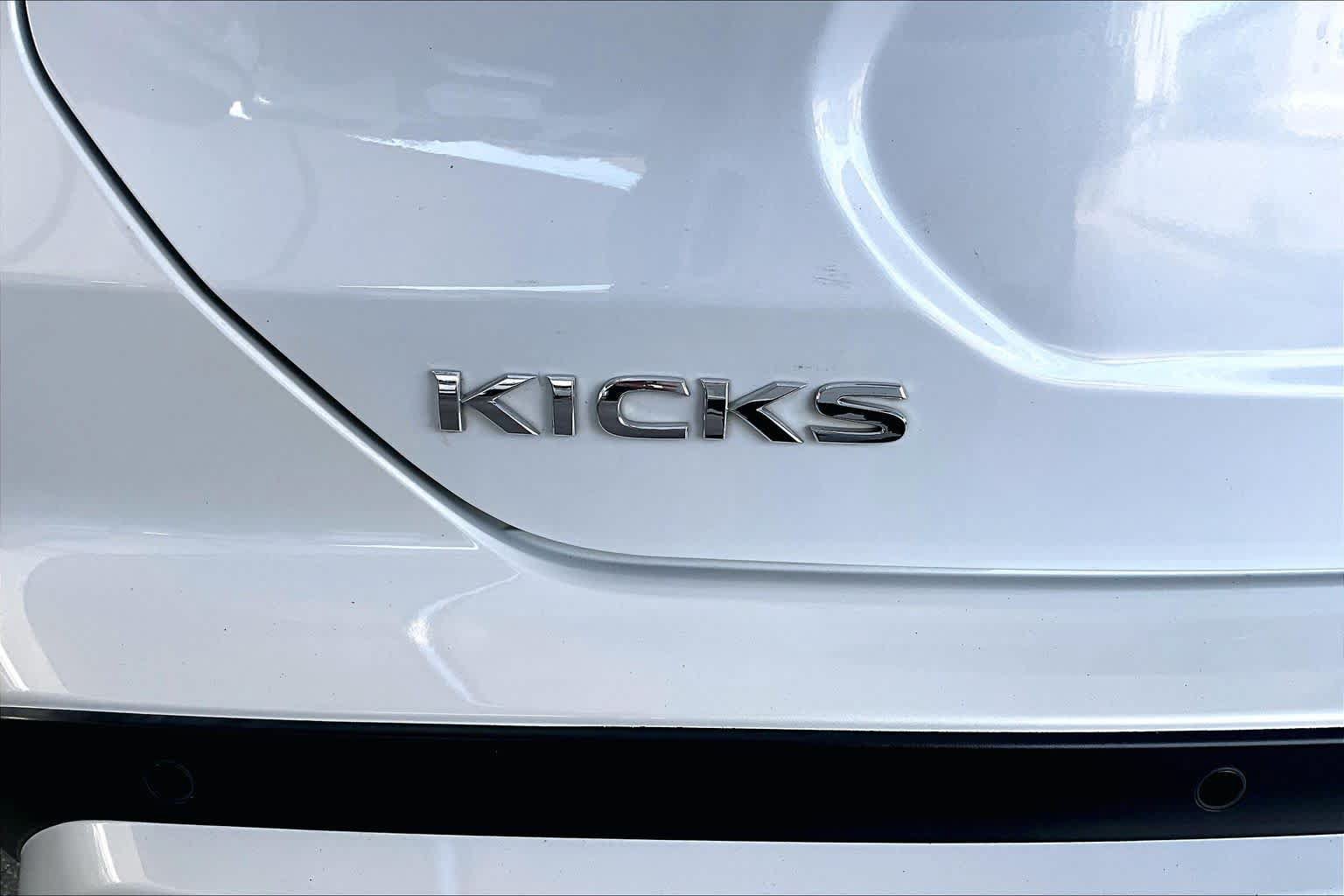 Certified 2024 Nissan Kicks SR w/ SR Premium Package FWD image 10