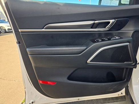 Used 2025 Kia Telluride S image 11