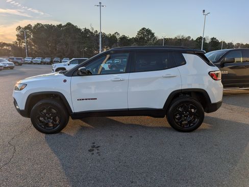 Used 2024 Jeep Compass Trailhawk image 5