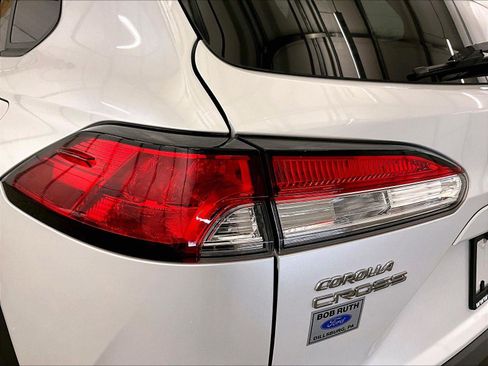 Used 2023 Toyota Corolla Cross LE w/ Moonroof Package image 28