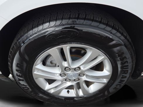 Used 2019 Buick Enclave Essence image 11