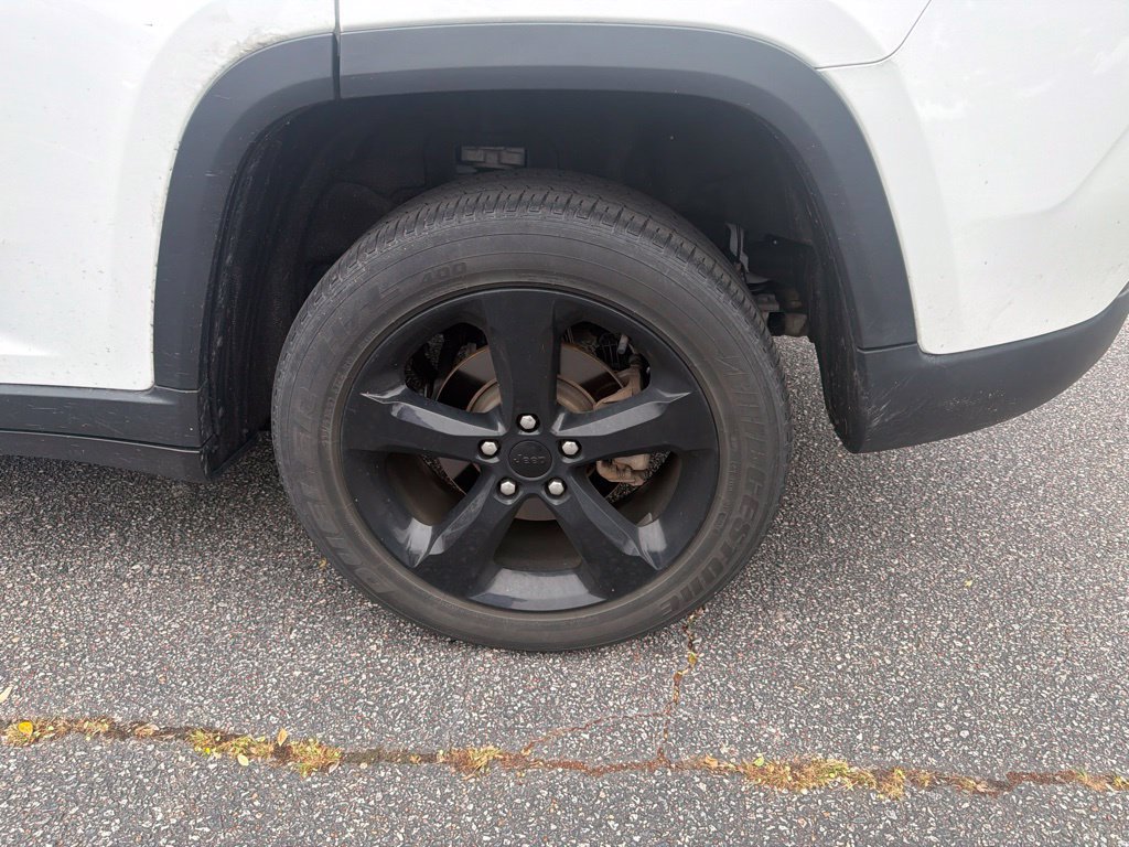 Used 2024 Jeep Grand Cherokee Altitude AWD/4WD image 11